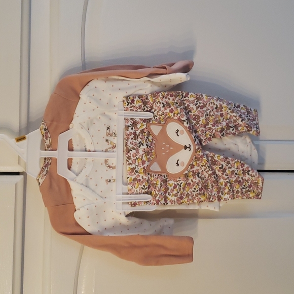 Lot of 8 Carter's Newborn Outfits - Picture 5 of 11